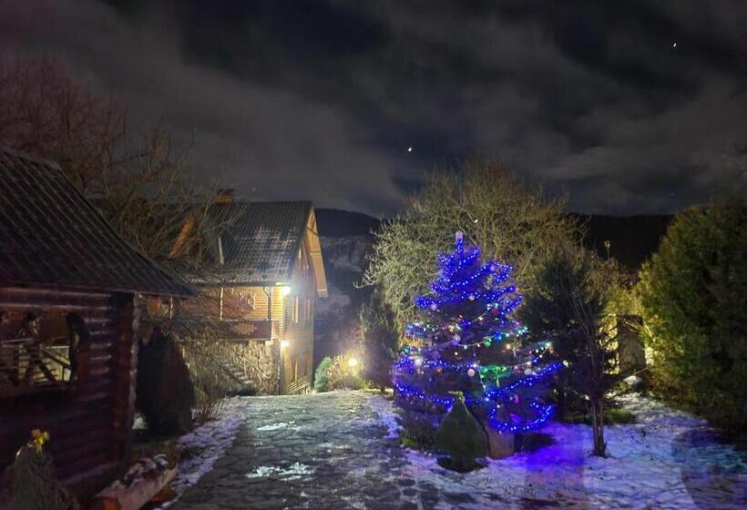 Habitación Familiar, гуцульська хата