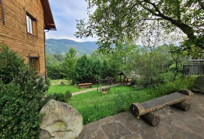 Perhehuone, гуцульська хата
