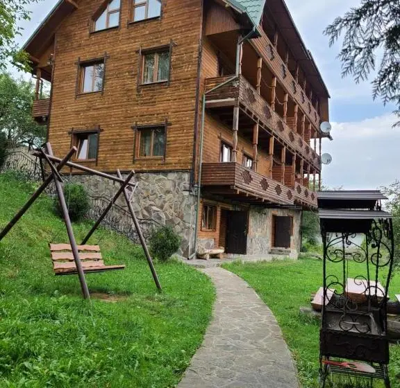 Perhehuone, гуцульська хата