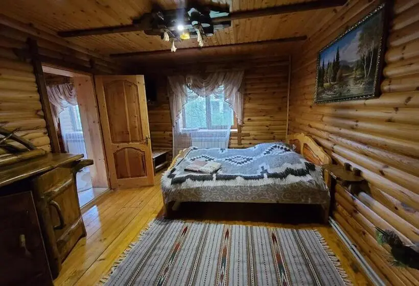 Perhehuone, гуцульська хата