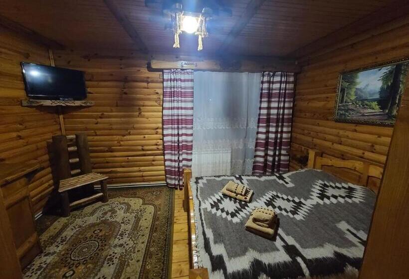 Familienzimmer, гуцульська хата