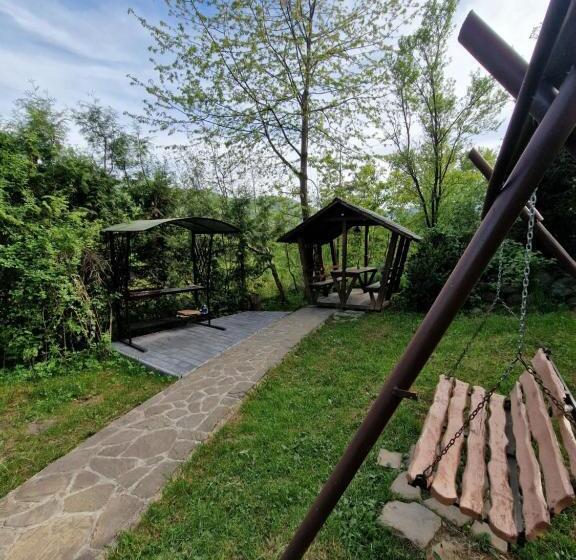 Suite, гуцульська хата