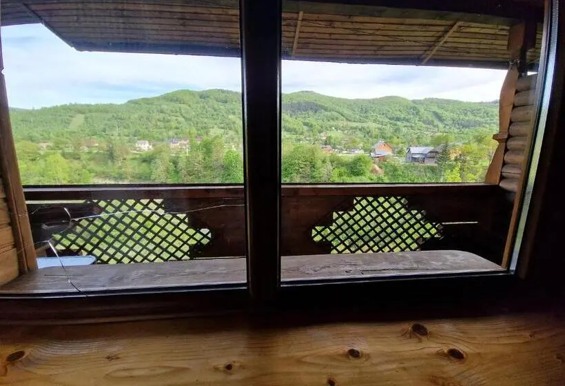 Perhesviitti, гуцульська хата