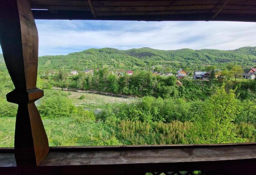 Familienzimmer, гуцульська хата