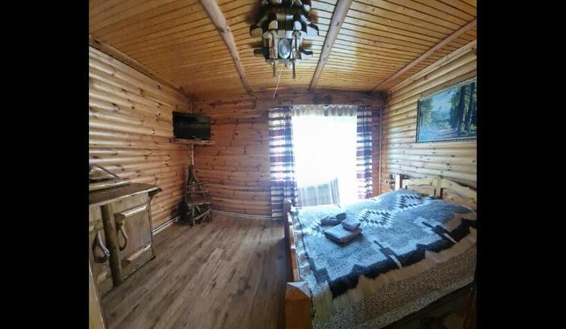 Familienzimmer, гуцульська хата