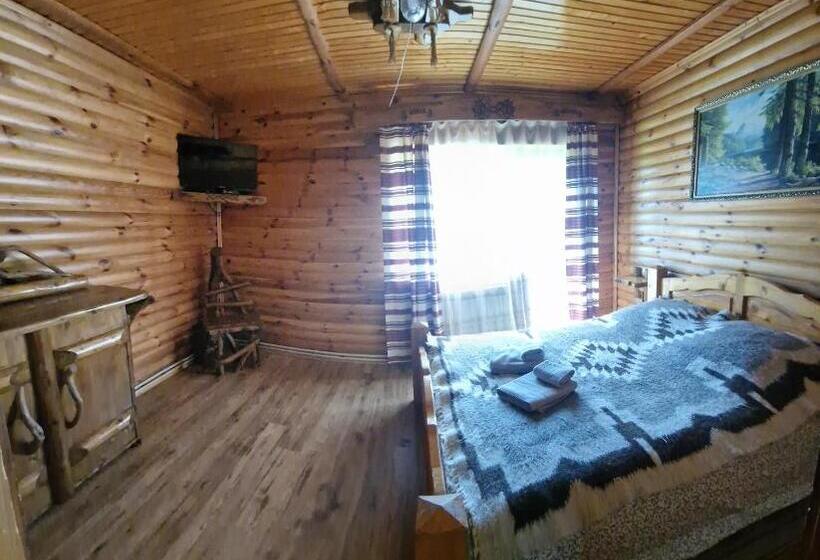 Habitación Familiar, гуцульська хата