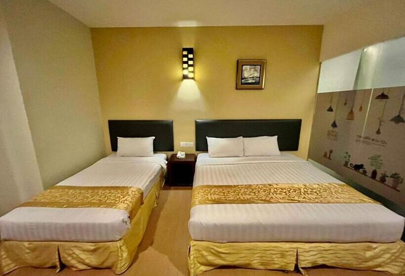 غرفة قياسية ثلاثية, Eight Days Boutique