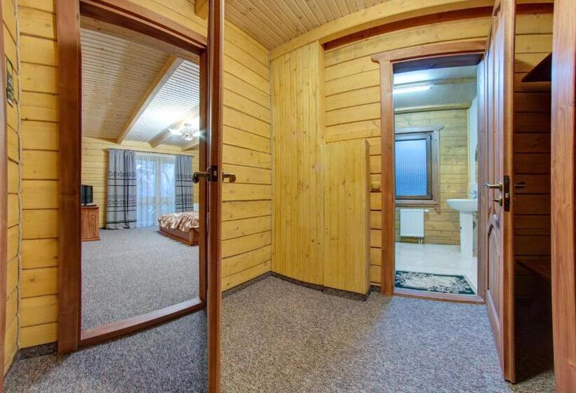 اتاق لوکس, Karpatski Dzherela