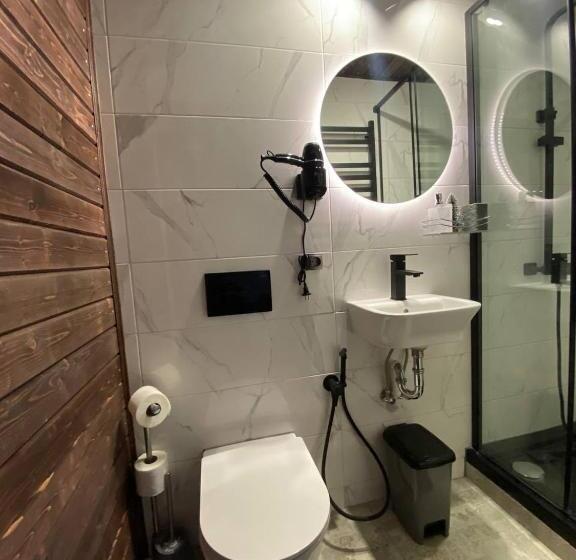 چادر با خدمات رفاهی استاندارد, Karpatski Dzherela