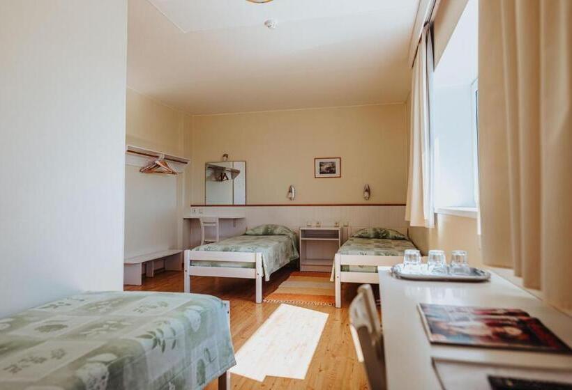 اتاق استاندارد سه نفره, Staadioni Hotell