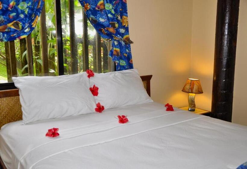 سوییت جونیور با چشم‌انداز استخر, West Bay Lodge And Spa