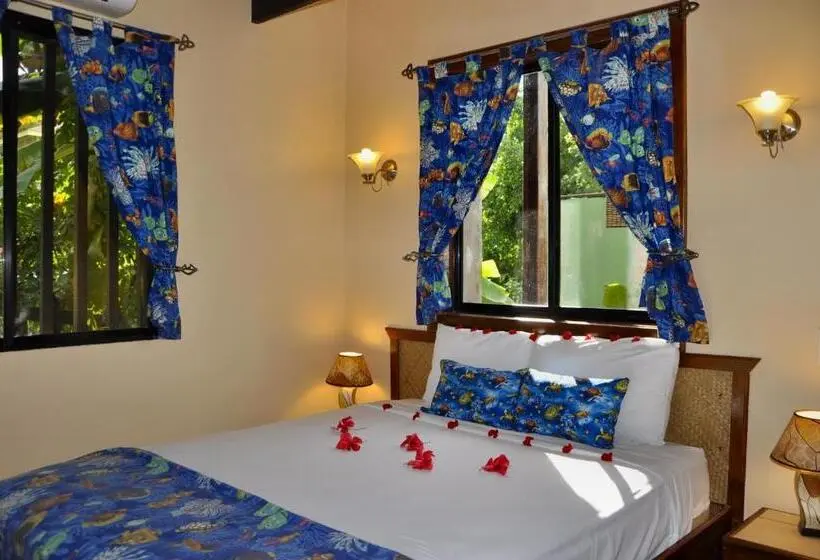 سوییت جونیور با چشم‌انداز استخر, West Bay Lodge And Spa