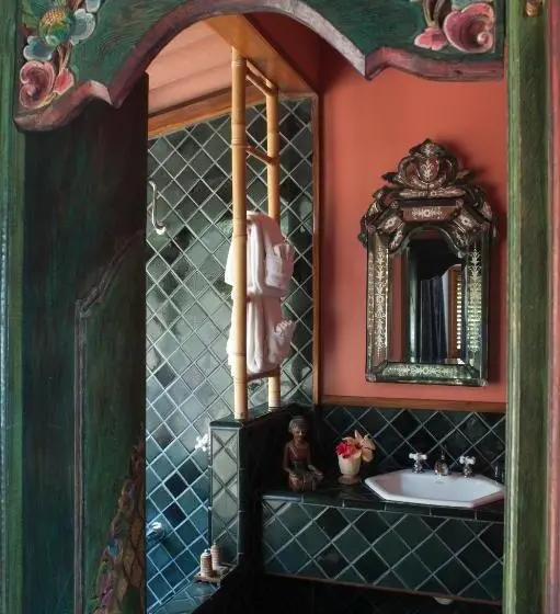 کابین, Turtle Inn By Francis Ford Coppola