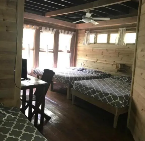 اتاق خانوادگی, Roatan Bed & Breakfast Apartments