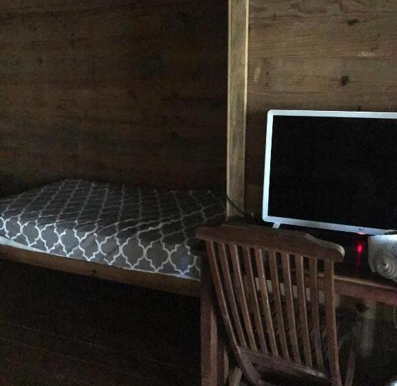 اتاق خانوادگی, Roatan Bed & Breakfast Apartments