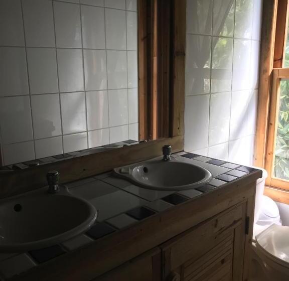 اتاق خانوادگی, Roatan Bed & Breakfast Apartments