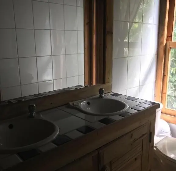 اتاق خانوادگی, Roatan Bed & Breakfast Apartments