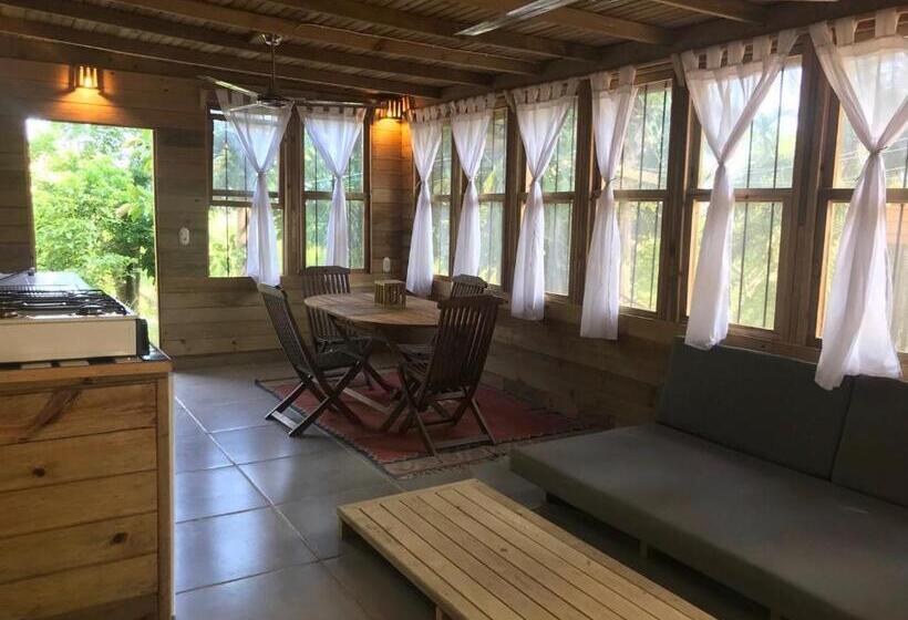 بنگله خانوادگی, Roatan Bed & Breakfast Apartments