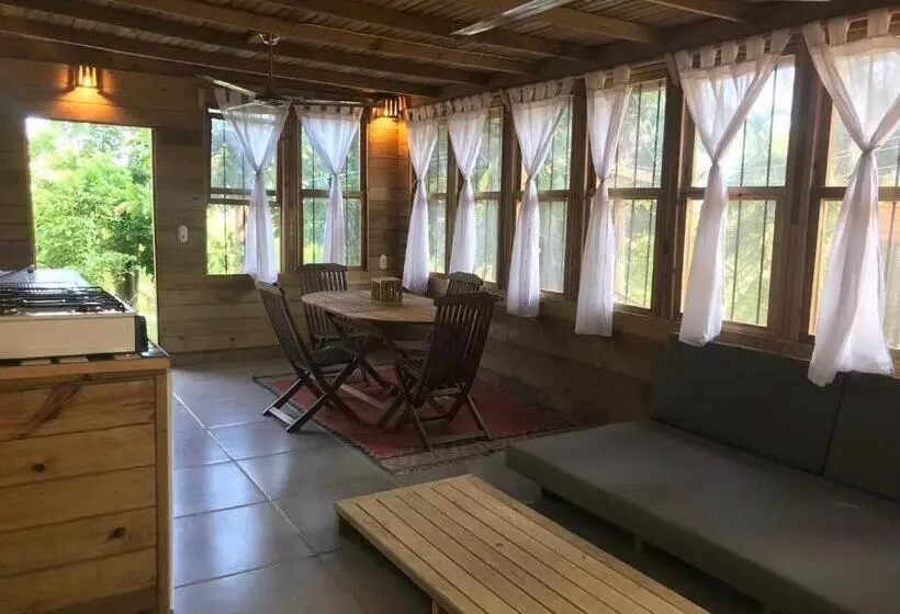 بنگله خانوادگی, Roatan Bed & Breakfast Apartments
