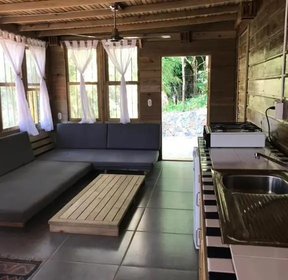 بنگله خانوادگی, Roatan Bed & Breakfast Apartments