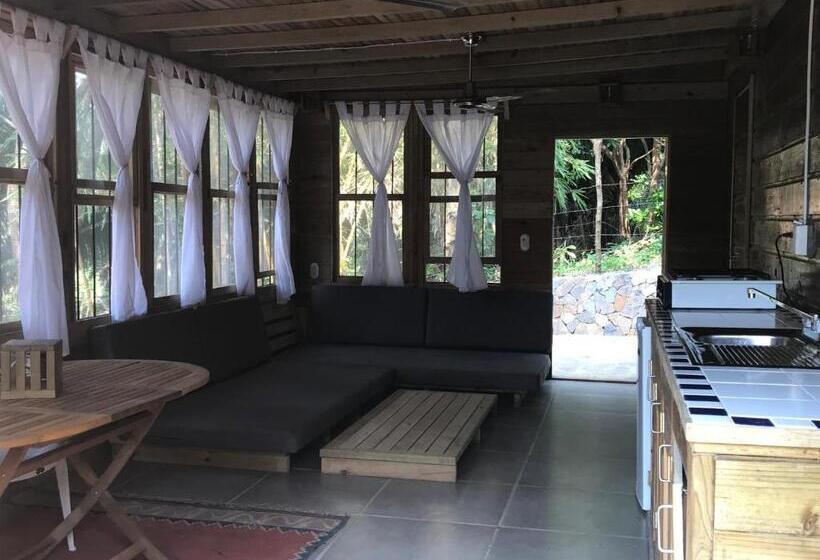 بنگله خانوادگی, Roatan Bed & Breakfast Apartments