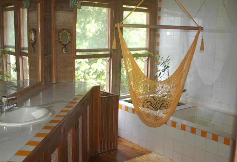 اتاق خانوادگی با چشم‌انداز دریا, Roatan Bed & Breakfast Apartments