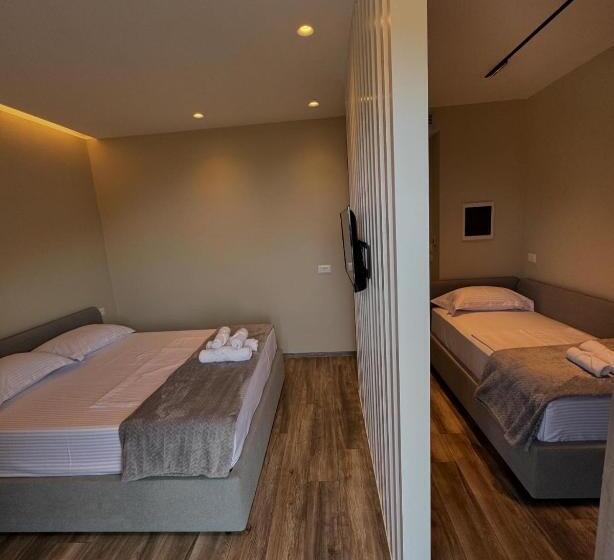 اتاق سه نفره دلوکس با چشم‌انداز دریا, W Cika