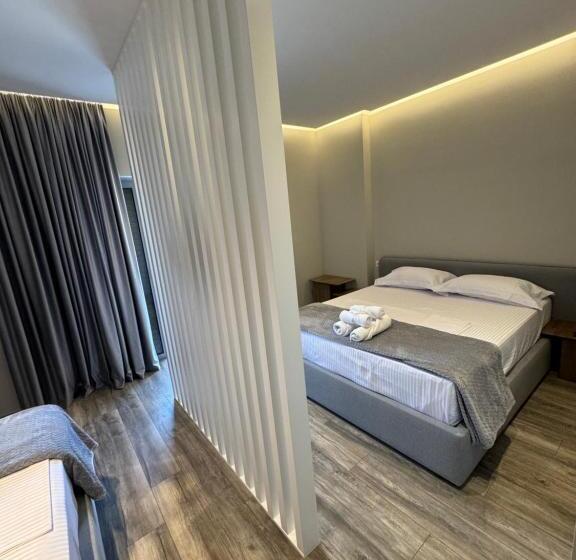 اتاق سه نفره دلوکس با چشم‌انداز دریا, W Cika