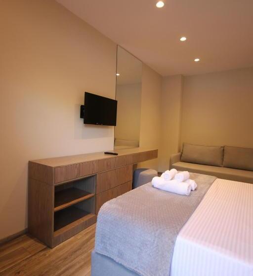 اتاق لوکس سه تخته, W Cika