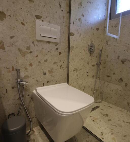 اتاق لوکس سه تخته, W Cika