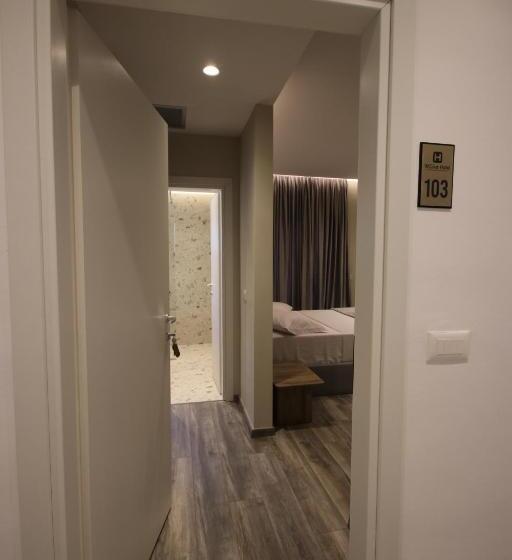 اتاق لوکس سه تخته, W Cika