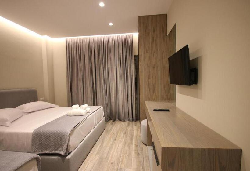 اتاق استاندارد سه نفره, W Cika