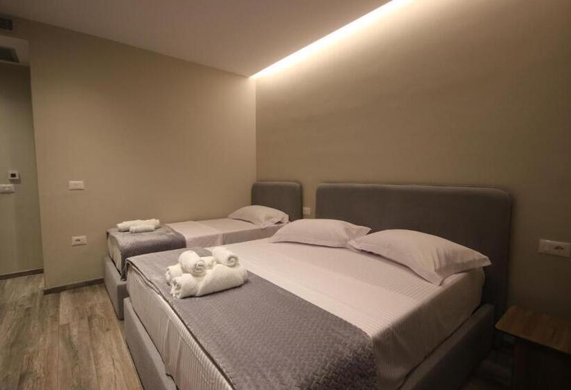 اتاق استاندارد سه نفره, W Cika