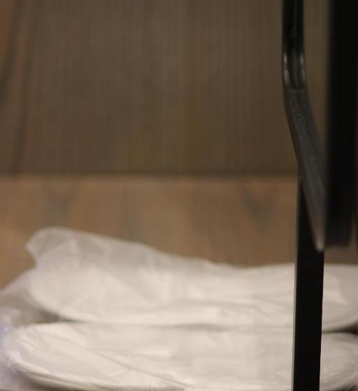 اتاق استاندارد سه نفره, W Cika