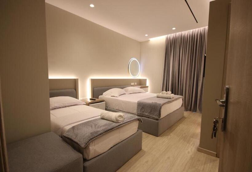 اتاق سوپریور سه تخته, W Cika