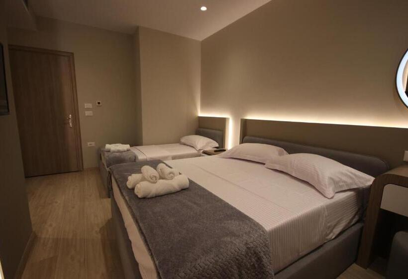 اتاق سوپریور سه تخته, W Cika