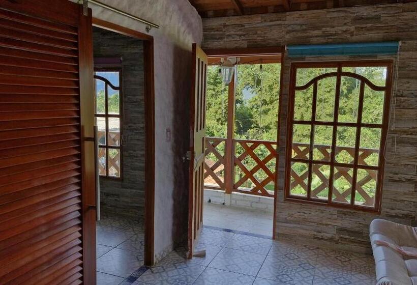 ガーデンビュースタンダード4ベッドルーム, Birdsong Lodge