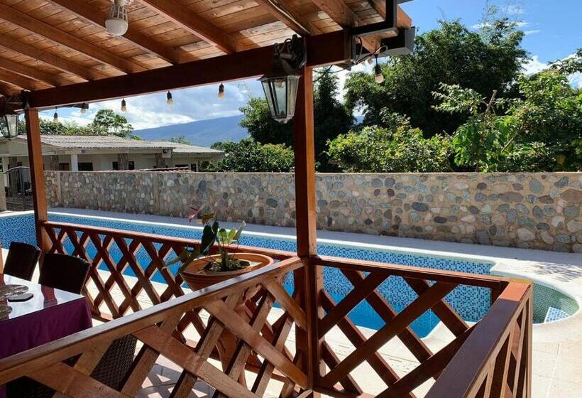 ガーデンビュースタンダード4ベッドルーム, Birdsong Lodge