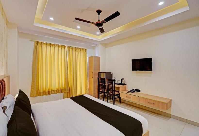 디럭스 룸 킹사이즈 침대, Grow India Taark Near Igi Airport