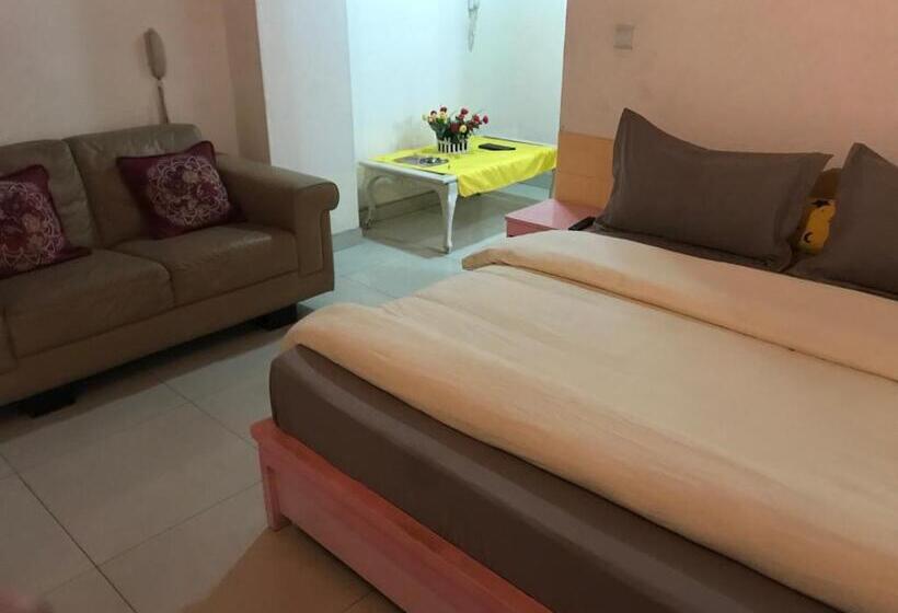 Standart Oda, International Summit Palace