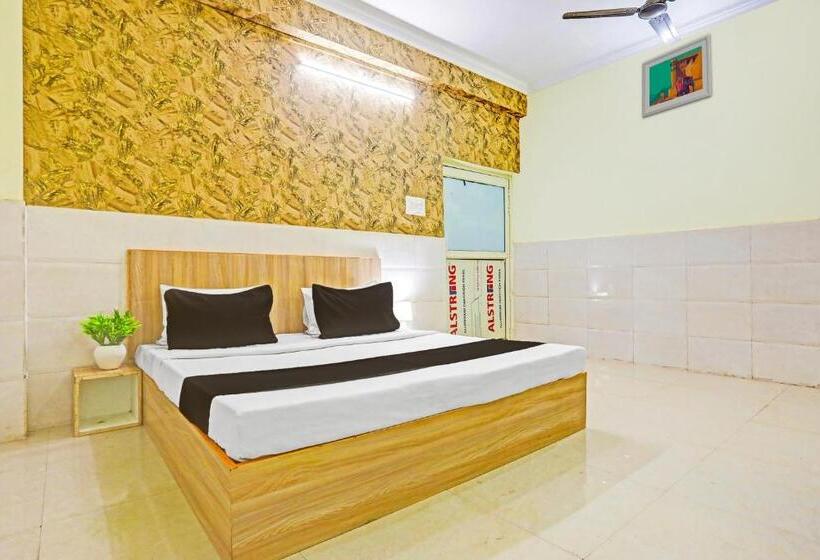 חדר קלאסי לשלושה, Oyo Garv Residency