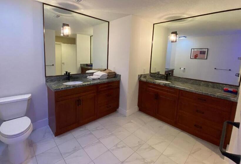 带大床的标准间, Riverbank Guesthouse Wilton Manors