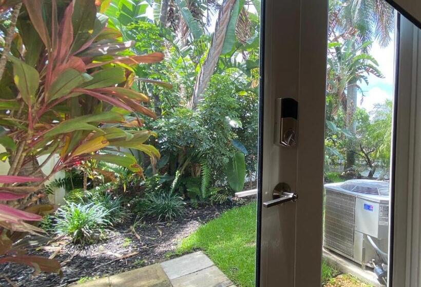 带大床的标准间, Riverbank Guesthouse Wilton Manors