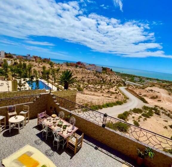 سوییت لوکس, S&s Chill House