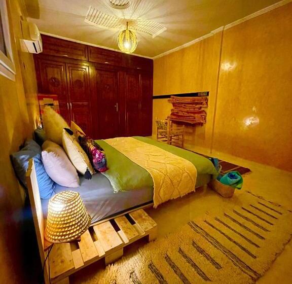 سوییت لوکس, S&s Chill House