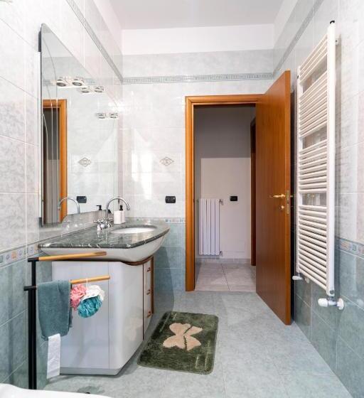 غرفة قياسية مع حمام خارجي, Un Posto Al Sole