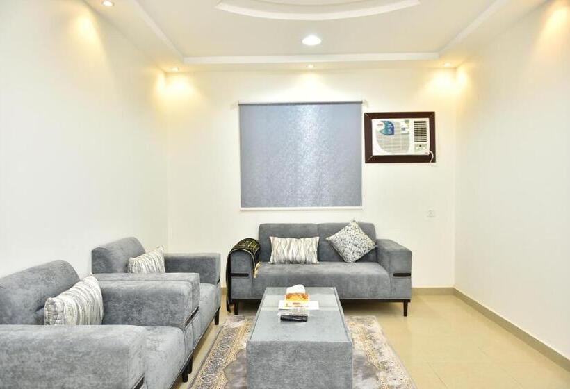 דירת שני חדרים, المكان الراقي للشق