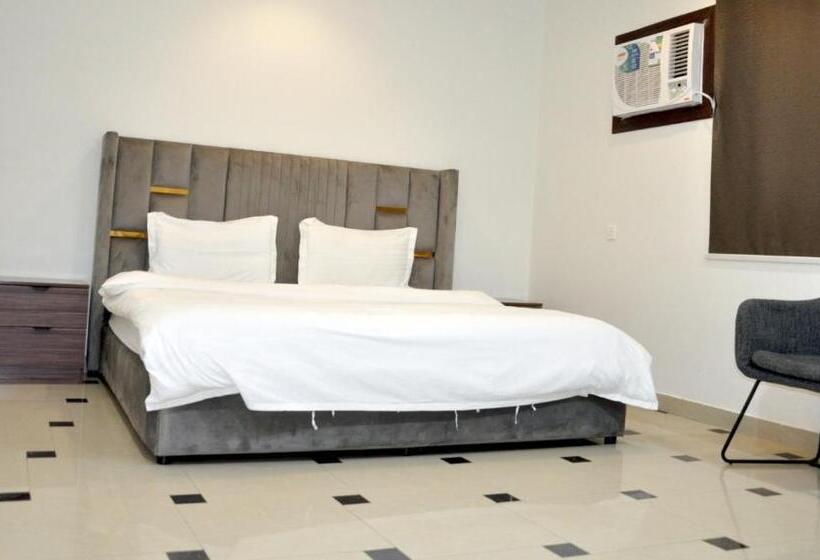 דירת שני חדרים, المكان الراقي للشق