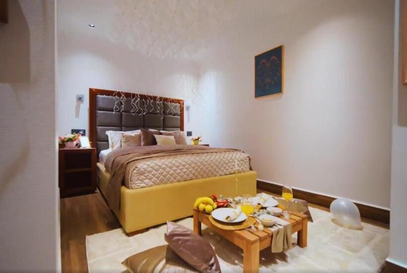 سوییت با چشم‌انداز دریا, Adam Appart Hôtel