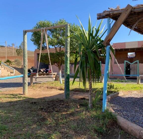 اتاق استاندارد سه نفره, Les Cavaliers Chez Yassine